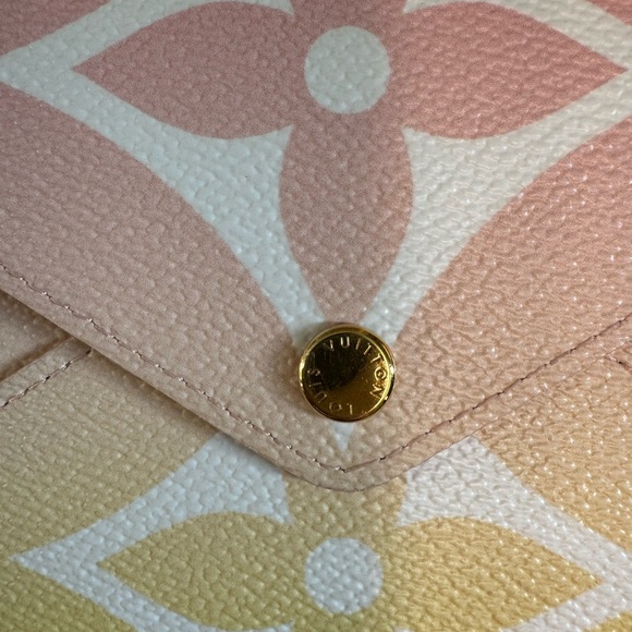 Louis Vuitton By The Pool Kirigami Large - Picture 3 of 12